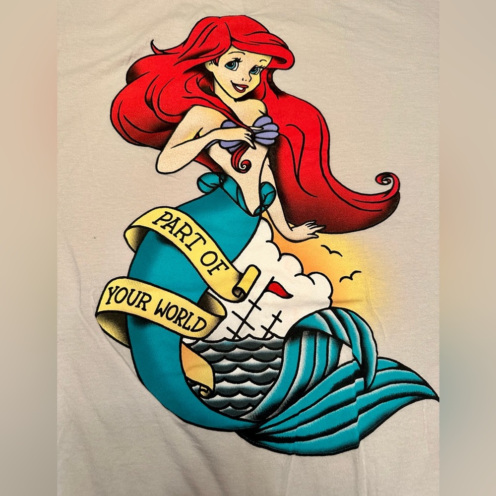 Disney cream short sleeve T-shirt with Ariel the mermaid. Size XL.